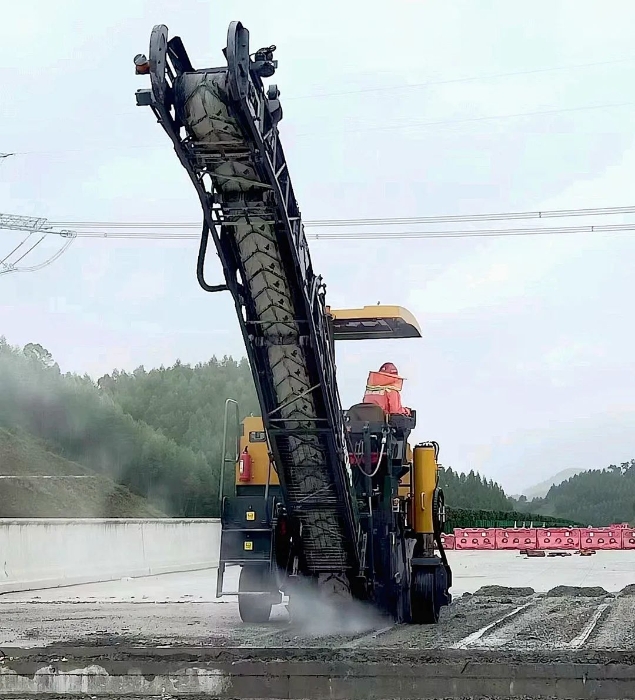 靠譜！徐工銑刨機化身“護路使者”助力巴平高速建設！